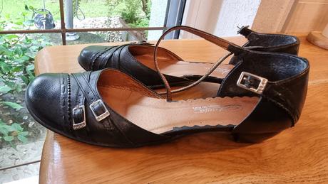 Originálne baleríny z pravej kože, malý podpätok, 38