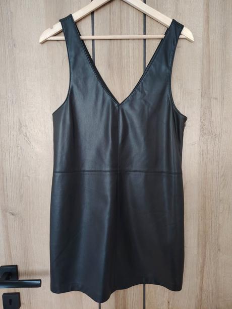 Čierne koženkové šaty na ramienka, mango,s