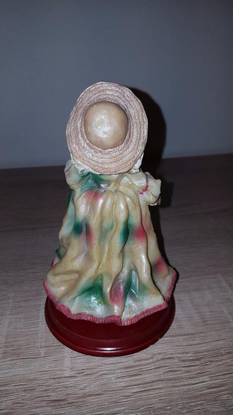 Soška na podstavci, 