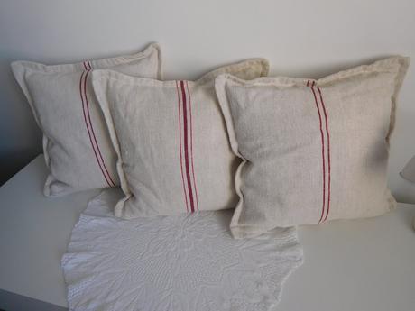 Vankúše menšie , vačšie, podlhovasté,, 