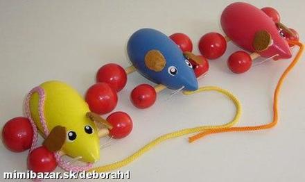 Drevená myška na šnúrku,