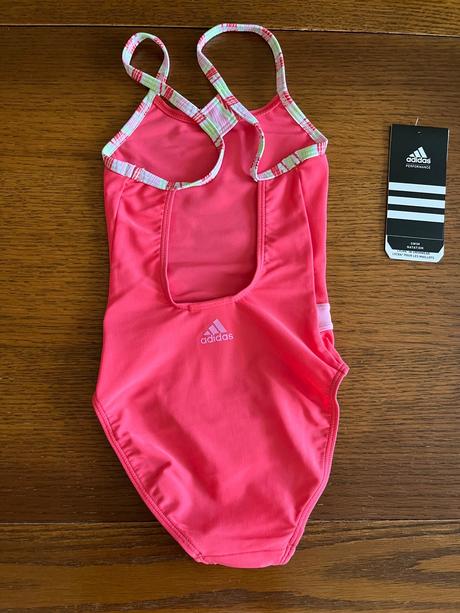 Žiarivé plavky adidas s milými detailmi, adidas,116