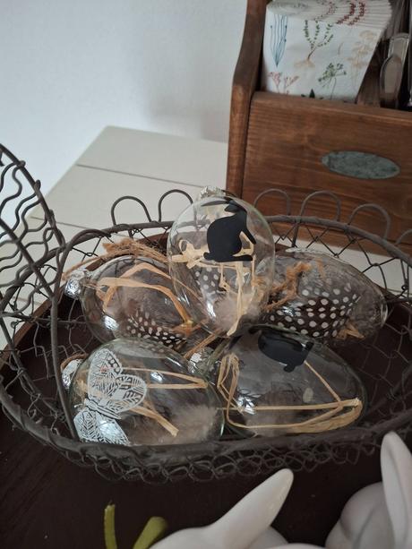 5ks prekrasne sklene vajicka vo vnutri s pierkami, 