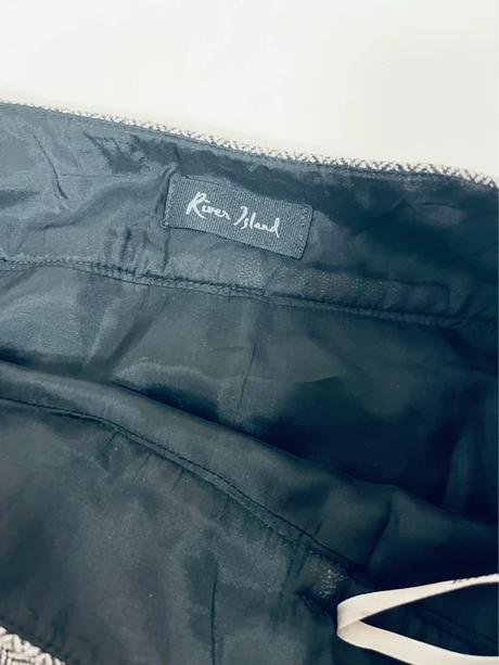 Štýlová vlnená sukňa river island s čipkou, river island,38