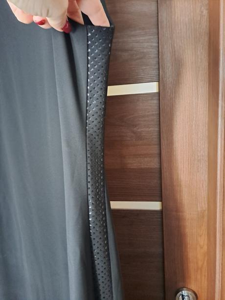 Dlhé spoločenské šaty, l