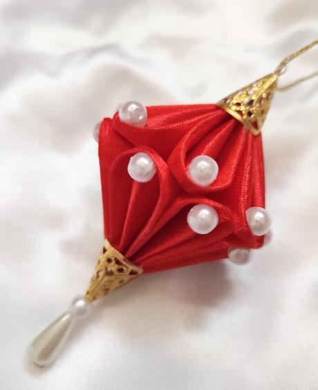 Vianočný saténový cencúľ, 