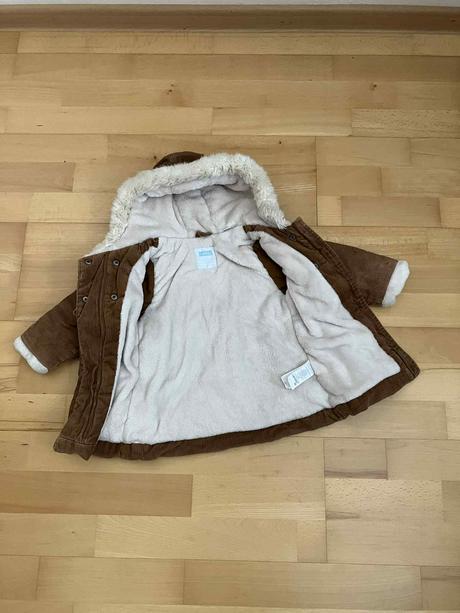 Dievčenský kabát, 80