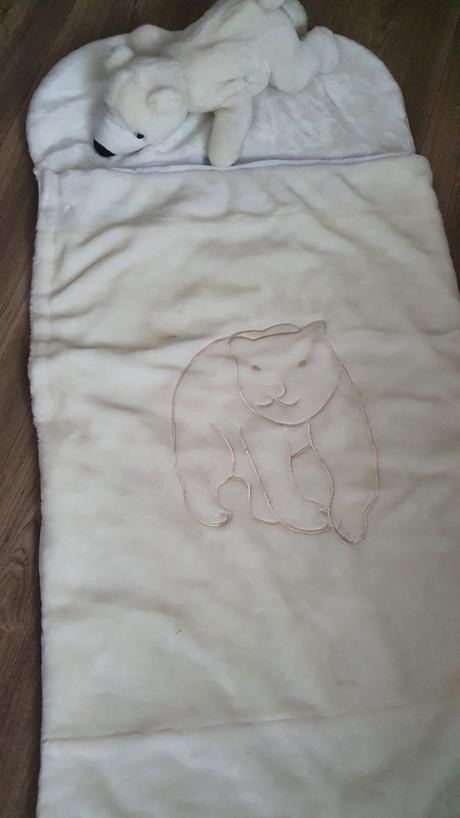 Spacak s medvedikom plyšakom,