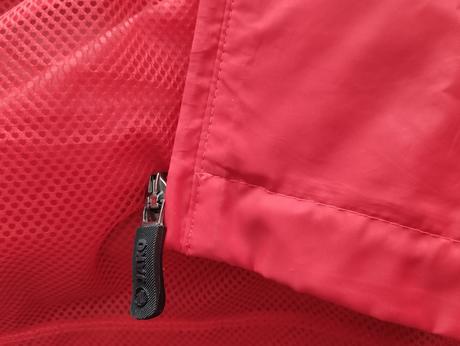 Nepremokavá bunda, 128