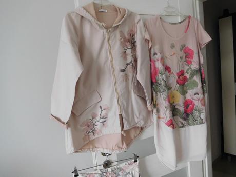 Blejzer+šaty kvietkované, jerné xl., xl