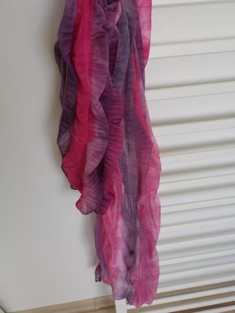 Ružovo fialová šatka, 