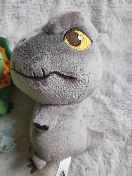 Plyšáky jurassic world.,