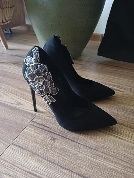 Elegantné lodičky s kvetinovou aplikáciou, 39
