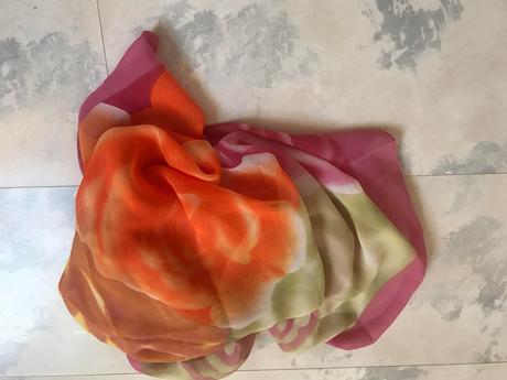 Jemná šatka okolo krku, l