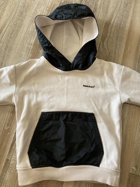 Krásna bekkin mikinka ako nová, 110