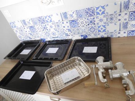 Plechy na pečenie nové + mlynček na maso 5, 