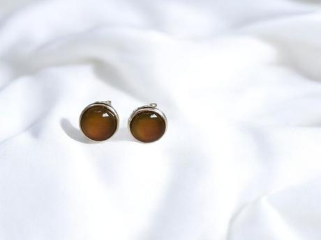 Náušnice meniace sa podľa nálady,