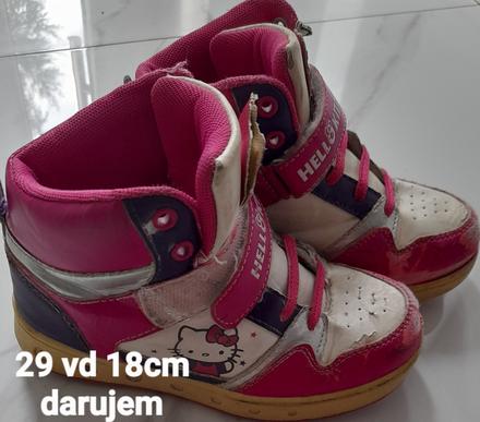 Darujem tenisky, 29