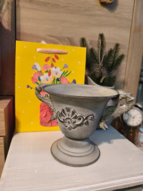 Dekorácia kovový kalich,