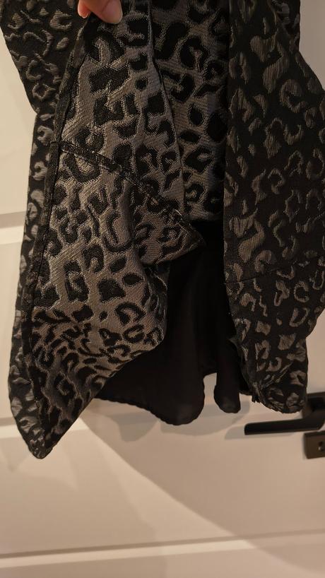 Spoločenské šatičky, 140