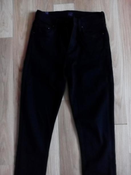 Čierne elastické nohavice, 26