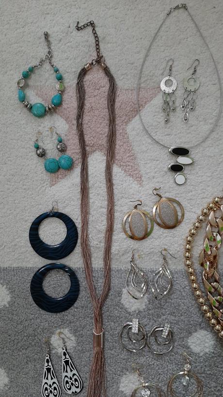 Bizuteria - nahrdelniky a nausnice, 