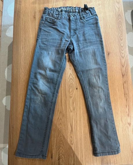 Suprava oblečenia velkost 134, 122–134