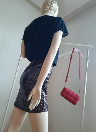 Šaty koktejlky s flitrami, s