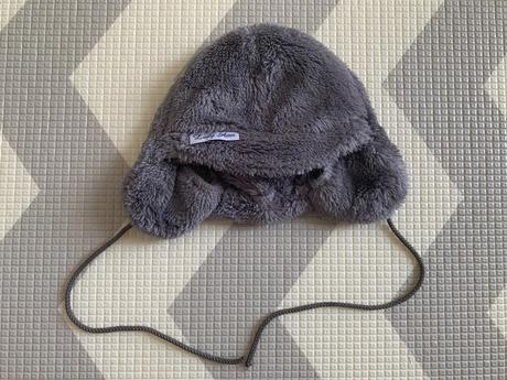 Tmavosivá dojčenská ušianka, <50