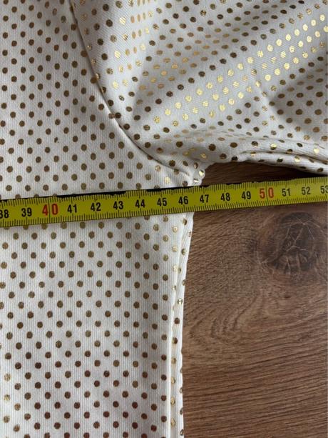 Mikina so zlatými bodkami, s