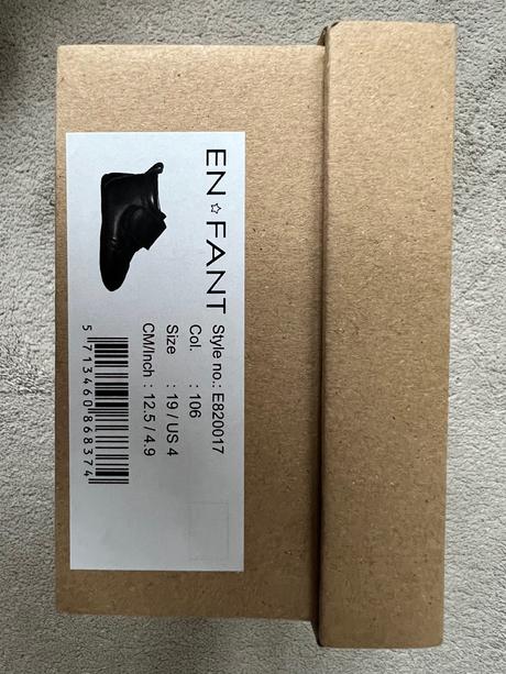 En fant koženné topánočky, en fant,19