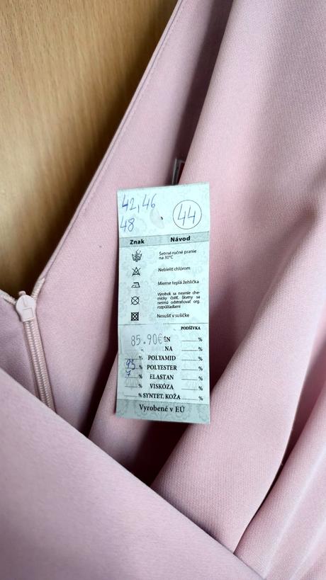 Spoločenské šaty, 44