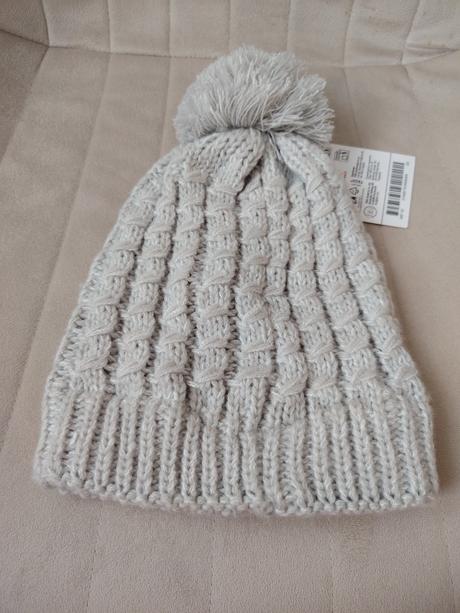 Nová sivá čiapka s brmbolcom a s ozdobnými kamienk, kik