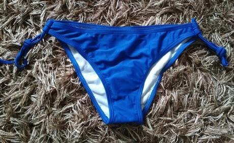 Tmavomodré bikiny, m