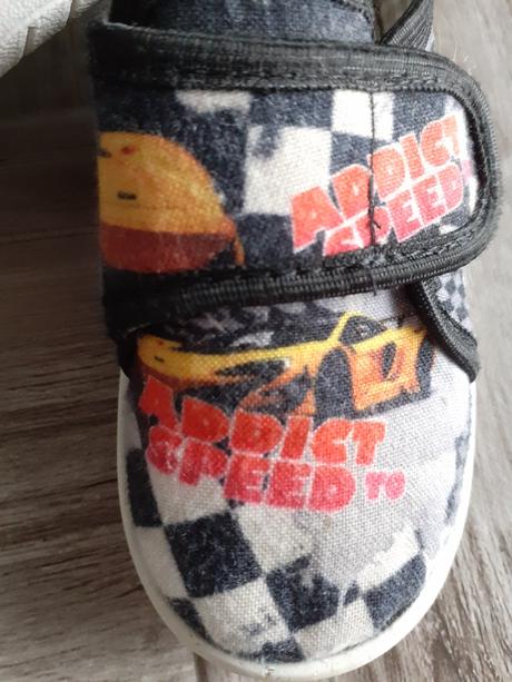 Športové papučky s autom, nazo,26