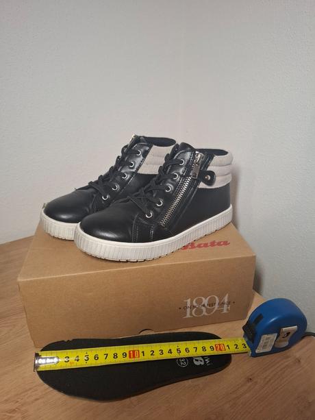 Predám baťa členkové topánky veľ. 32, baťa,32