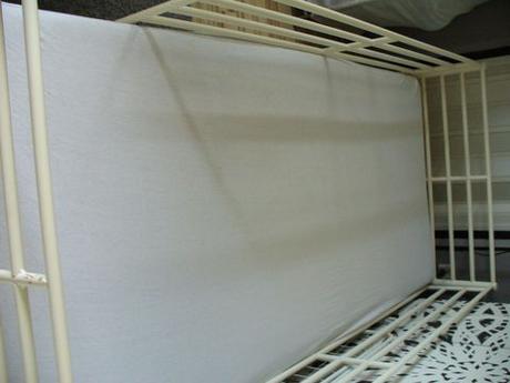 Kovová posteľ, šírka (cm): 95,dĺžka (cm): 210