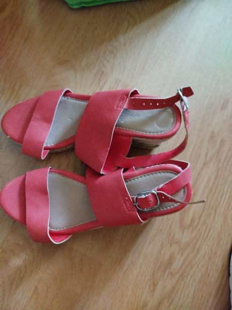 Červené sandále, 36