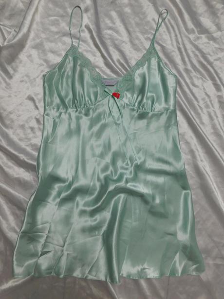 Pekna nočna košielka, 40