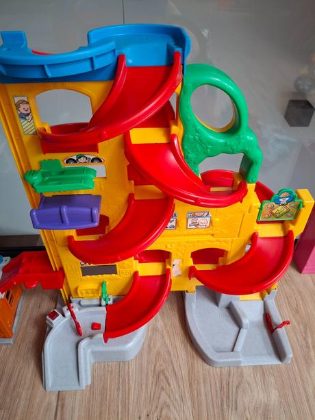 Fisher price garaž, autoumyvarka, draha,