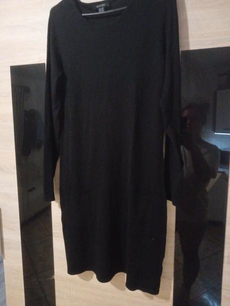 Čierne svetrové šaty, l
