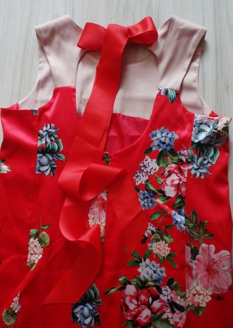 Zaujímavé červené minišaty, v.m/l, l