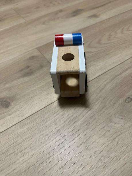 Drevené hasičské auto a sanitka, 