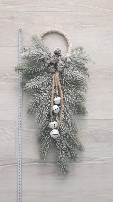 Závesná dekorácia - zasnežené vianoce,