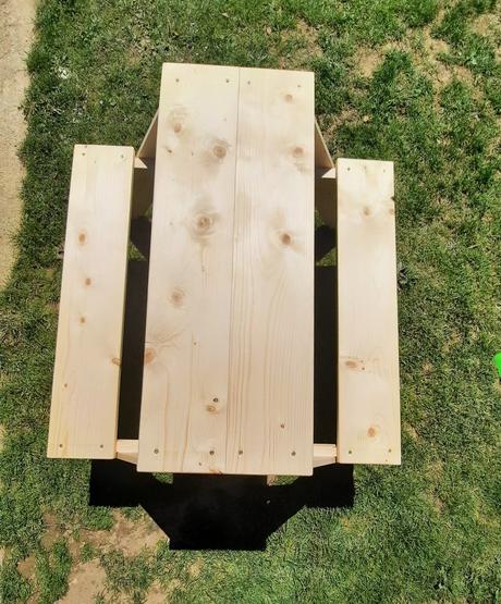 Handmade dreveny stôl s lavičkami, 