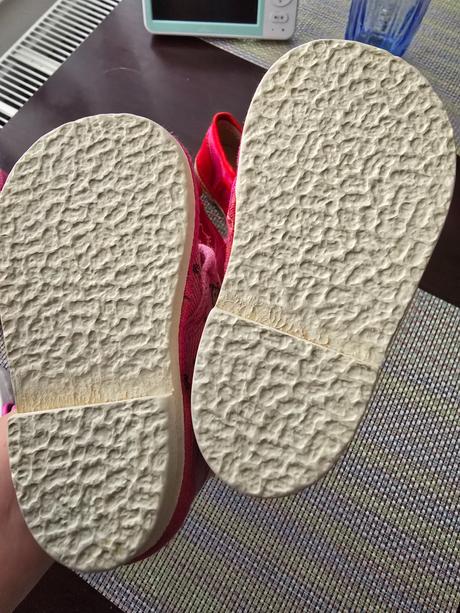 4 topanočky (2x kroksy 2 x papučky ), 18