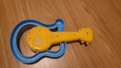 Gitara s melódiami pesniciek,