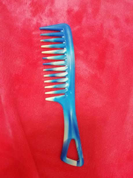 Darujem k nákupu  hrebeň, 