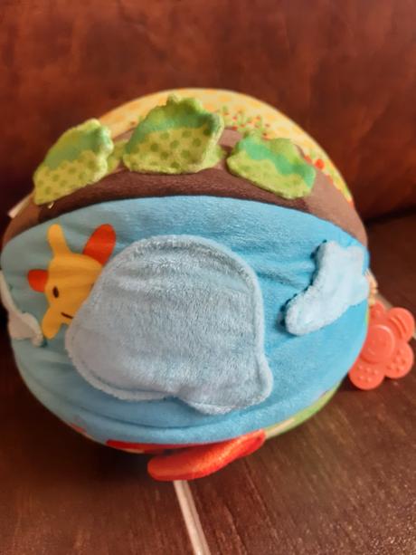 Aktivna lopta babybirds pre najmenších,