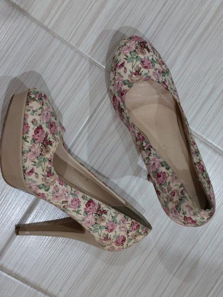 Kvetinove topanky, 39